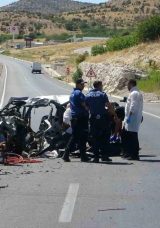 Malatya'da Feci Kaza! Kamyonla &Ccedil;arpışan Otomobilde 2 Kişi Hayatını Kaybetti
