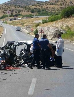 Malatya'da Feci Kaza! Kamyonla Çarpışan Otomobilde 2 Kişi Hayatını Kaybetti