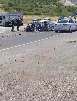 Malatya'da Otomobil ve Kamyon Çarpıştı: 1 Kişi Hayatını Kaybetti, 2 Yaralı