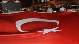 Malazgirt Zaferi'nin 954. Yıld&ouml;n&uuml;m&uuml; Kutlandı: Meşale Yakıldı ve T&uuml;rk Bayrağı A&ccedil;ıldı