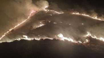 Marmara Adası'ndaki Yangına M&uuml;dahale Devam Ediyor