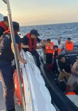 Marmaris'te 22 D&uuml;zensiz G&ouml;&ccedil;men ve 2 Ka&ccedil;ak&ccedil;ı Yakalandı