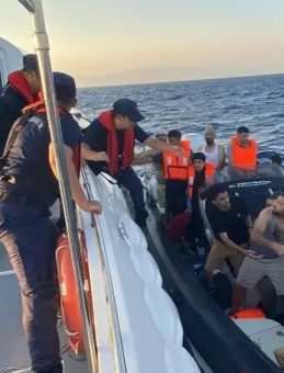 Marmaris'te 22 Düzensiz Göçmen ve 2 Kaçakçı Yakalandı