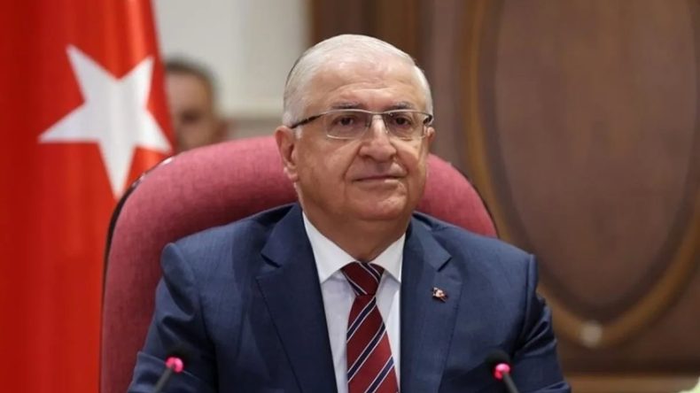 Milli Savunma Bakanı Yaşar G&uuml;ler, Letonya Savunma Bakanı Spruds ile Bir Araya Geldi