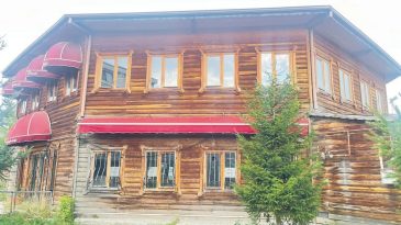 Milyonluk turistik tesis &ccedil;&uuml;r&uuml;meye terk edildi