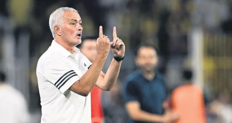 Mourinho Yine Şaşırttı!