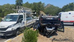 Muğla'da Kamyonet ile Otomobil Çarpıştı: 4 Yaralı