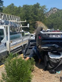 Muğla'da Kamyonet ile Otomobil Çarpıştı: 4 Yaralı