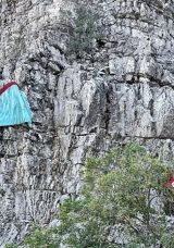 Muğla'da Yama&ccedil; Paraş&uuml;t&ccedil;&uuml;leri Kayalıklara D&uuml;şt&uuml;: 5 Saatte Kurtarıldılar!