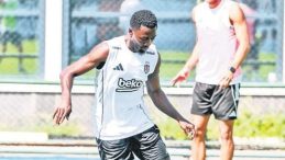 Ndidi sahne alıyor