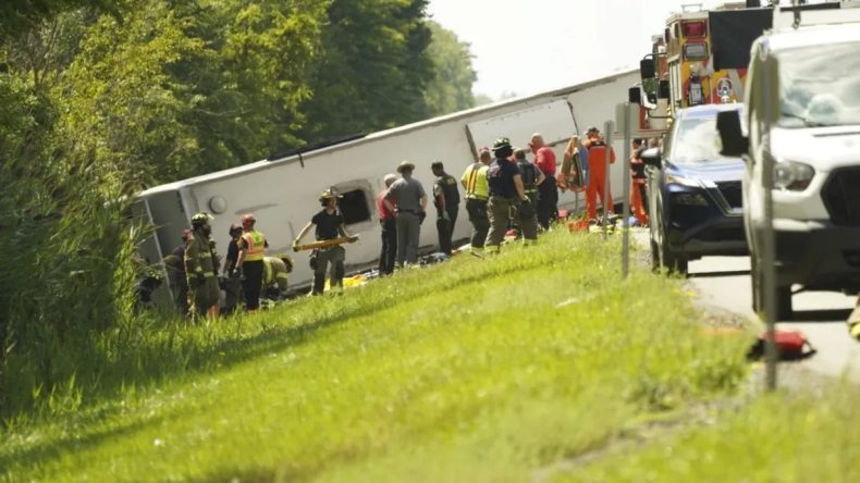 New York’ta Korkunç Kaza: Tur Otobüsü Yolda Takla Attı