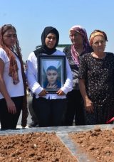 Oğlunun &ouml;l&uuml;m&uuml;ne neden olan 16 yaşındaki &ccedil;ocuk tahliye oldu! Anne tepki g&ouml;sterdi