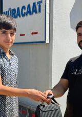 &Ouml;mer &Ccedil;oban'dan &Ouml;rnek Davranış: Altın Dolu Poşeti Yetkililere Teslim Etti