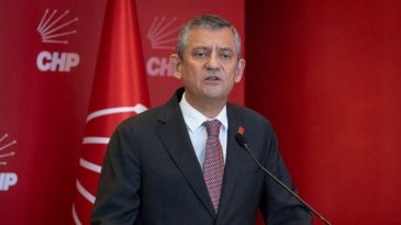 &Ouml;zg&uuml;r &Ouml;zel'in 'İBB soruşturmasında r&uuml;şvet' iddialarıyla g&ouml;zaltına alınan avukat