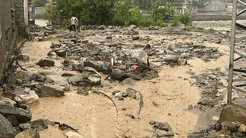 Pakistan'daki Onarım Çalışması Facia ile Sonlandı: Heyelan 15 Kişiyi Sıktı