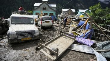 Pakistan'ı Vuran Fırtınalar: Yıkılan Evlerden Cansız Bedensel Haberi