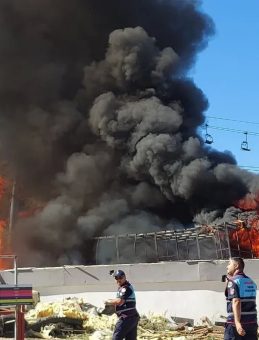 Palandöken Kayak Merkezi'nde Korkutan Yangın: Tarihi Eserlerin Bulunduğu Kafede Başladı
