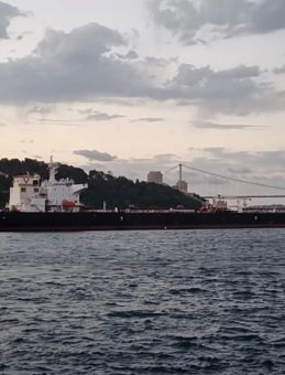Petrol Tankeri Arızalandı: İstanbul Boğazı Çift Yönlü Trafiğe Kapandı!
