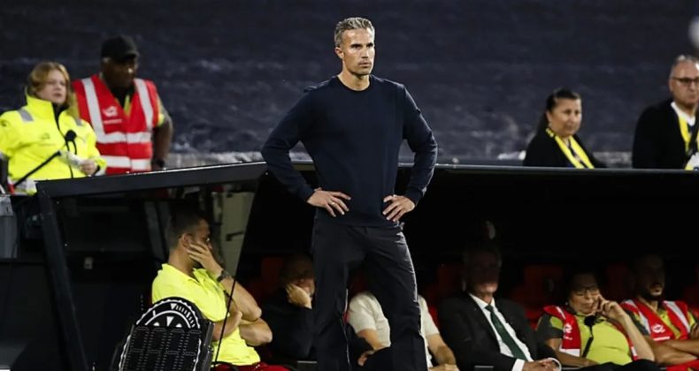 Robin van Persie'den Fenerbahçe Maçı Yorumu: "Skor, Oyunumuzu Değiştirmeyecek"