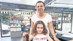 Saçlarını Kanser Hastalarına Bağışladı
