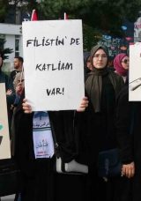 Sağlık &Ccedil;alışanları 90 Haftadır Gazze İ&ccedil;in Y&uuml;r&uuml;y&uuml;şe Ge&ccedil;ti