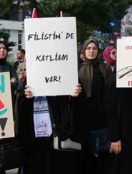 Sağlık Çalışanları 90 Haftadır Gazze İçin Yürüyüşe Geçti