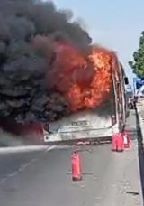 Şanlıurfa&rsquo;da Otob&uuml;s Yangını: Yolcular Son Anda Kurtarıldı!