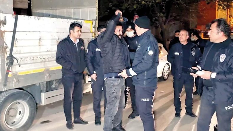 Sara’nın yakasından düş artık