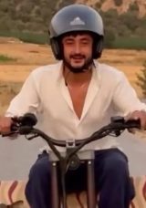 Scooter'a Koltuk Eklemesi! K&ouml;pekleriyle Seyahate &Ccedil;ıktı