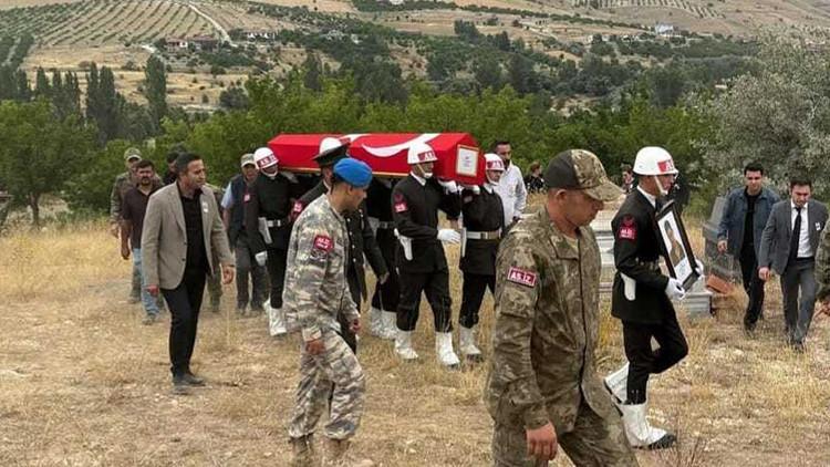 Şehidin naaşı 26 yıl sonra memleketinde toprağa verildi