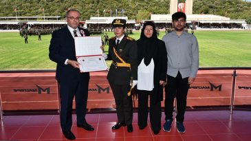 Şehit &Ouml;mer Halisdemir'in Kızı Elif Nur Teğmen Oldu