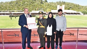 Şehit &Ouml;mer Halisdemir&rsquo;in Kızı Elif Nur Teğmen Oldu
