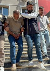 Seksenlerin Kumarbazı Galata K&ouml;pr&uuml;s&uuml;'nde Yakalandı: 'Bul Karayı Al Parayı' Oyunu!