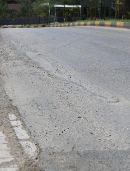 Seyir Halindeki Beton Mikseri Yola Beton Dökme Anları Kamerada Görüntülendi