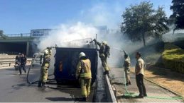 Seyir Halindeki Kamyonetin Dorsesi Alev Alev Yandı