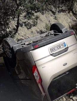 Sivas’ta Hafif Ticari Araç Devrildi: 6 Yaralı