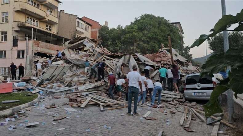 Son Dakika: Balıkesir'de Depremin Ardından Yıkılan Bina Sahibi Tutuklandı
