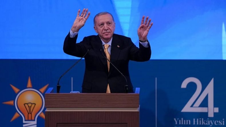 SON DAKİKA | Başkan Erdoğan rozetlerini takıyor: AK Parti'ye yeni belediyeler katılıyor