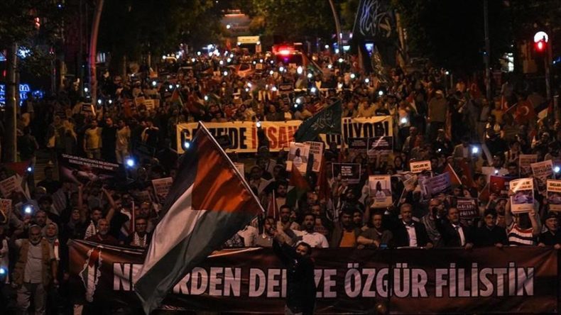 Son Dakika: Beyazıt Meydanı'ndan Ayasofya'ya Gazze Yürüyüşü Düzenlendi