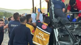 SON DAKİKA | Bolu Otoyolu'nda Korkunç Kaza! Yolcu Otobüsü Kamyona Çarptı: 1 Ölü, 10 Yaralı