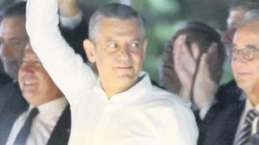SON DAKİKA | CHP'de Koltuğu Koruma Telaşı! &Ouml;zg&uuml;r &Ouml;zel'den Kemal Kılı&ccedil;daroğlu'na Tasfiye Operasyonu