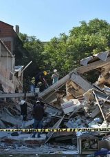 SON DAKİKA | Sındırgı'daki Depremde Yıkılan Binanın Sahibi G&ouml;zaltına Alındı