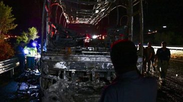 Son Dakika: Yolcu Otob&uuml;s&uuml; Yandı! Ankara'da Korkutan Anlar: İ&ccedil;erisinde 36 Yolcu Vardı
