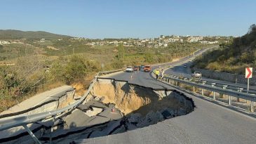 S&ouml;ke-Kuşadası Yolu &Ccedil;&ouml;kme Nedeniyle Trafiğe Kapandı