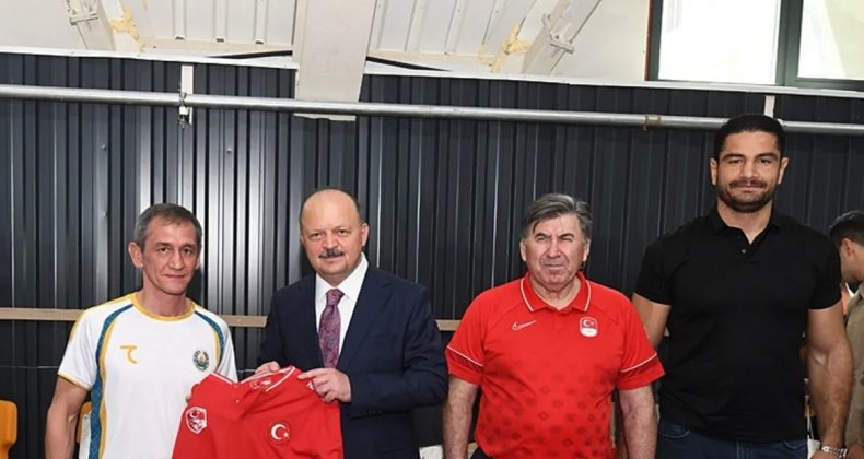 Taha Akgül'den Dünya Güreş Şampiyonası'na hazırlanan sporculara ziyaret