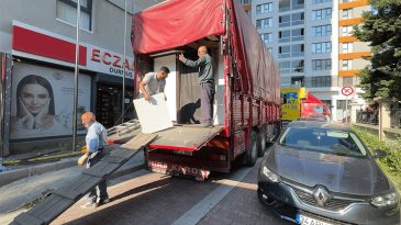 Tahliye Davasında Yaşananlar: &Ouml;ğrenci Yurdunun Eşyaları Taşınmaya &Ccedil;alışıldı