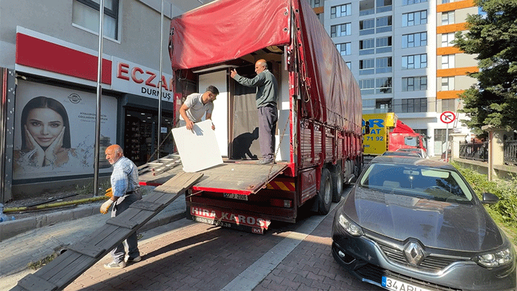 Tahliye Davasında Yaşananlar: Öğrenci Yurdunun Eşyaları Taşınmaya Çalışıldı