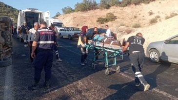 Tarım İş&ccedil;ilerini Taşıyan Minib&uuml;s Devrildi: 23 Yaralı