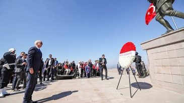 TBMM Başkanı Kurtulmuş, Kocatepe Başkomutan Mustafa Kemal Anıtı'ndaki t&ouml;rene katıldı