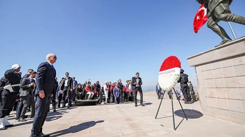 TBMM Başkanı Kurtulmuş, Kocatepe Başkomutan Mustafa Kemal Anıtı'ndaki törene katıldı